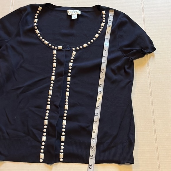 AnnTaylor loft-size M-navy,white bead trim, scoop neck, short sleeve, snap front - Picture 10 of 10